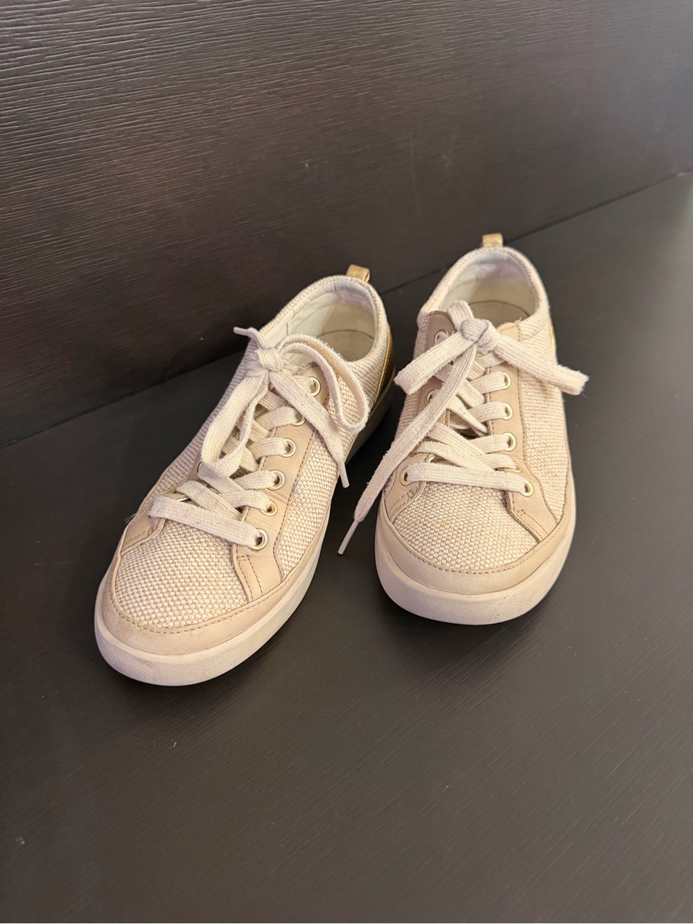 Vionic Winny Sneakers Women’s Size 8 Natural Beige Canvas Gold Lace Up Walking